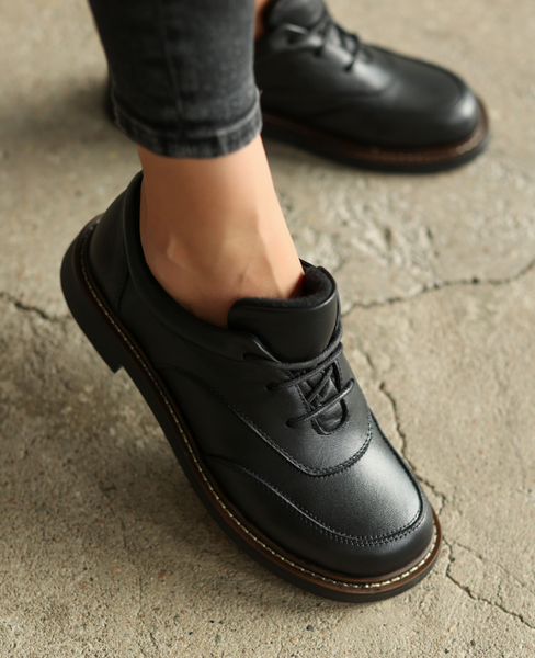 Emelise Women's Black Leather Low-Cut Shoes