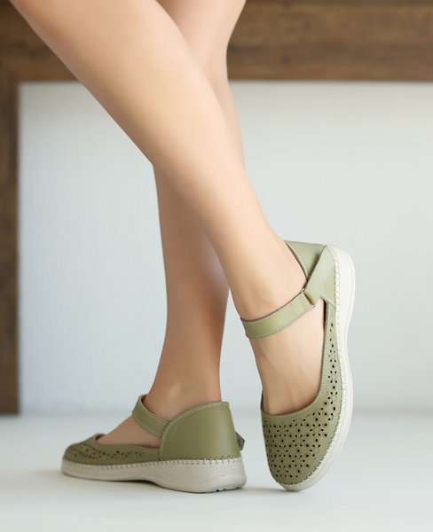 Zovelia Women's Green Leather Low-Cut Shoes