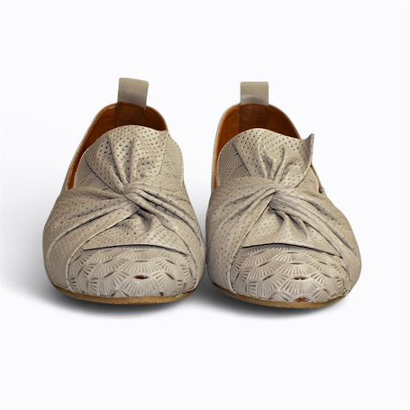 Robinia Women's Gray Leather Low-Cut Shoes