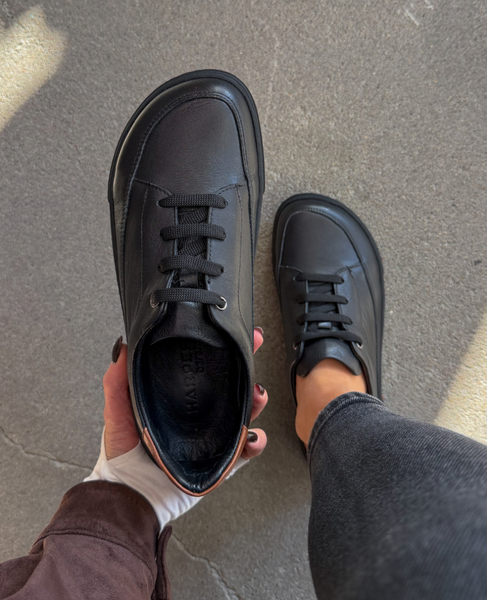Levania Women's Black Leather Barefoot Low-Top Shoes
