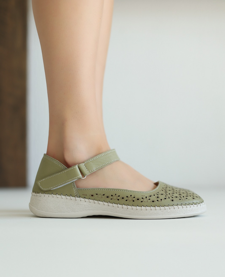 Zovelia Women's Green Leather Low-Cut Shoes