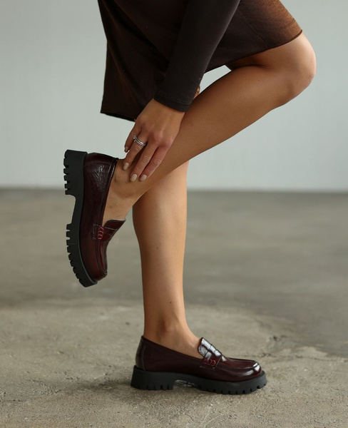 Calista Women's Burgundy Leather Low-Cut Shoes