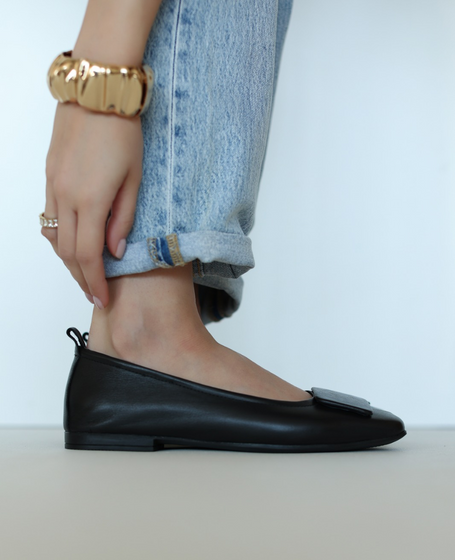 Savella Women's Black Leather Ballerina Flats