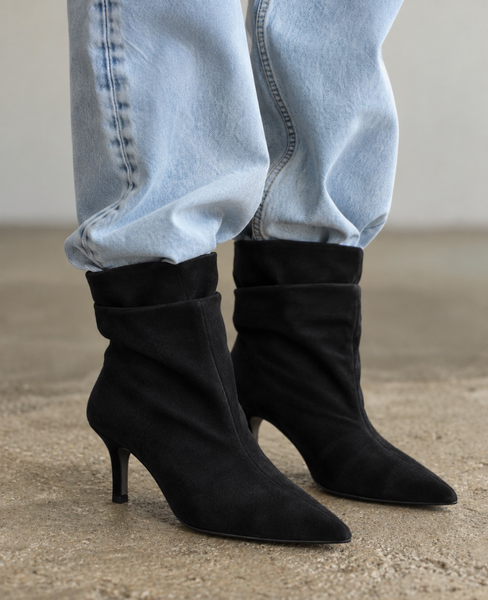 Karseni Women's Black Leather Ankle Boots
