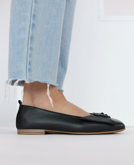 Cevrila Women's Black Leather Ballerina Flats