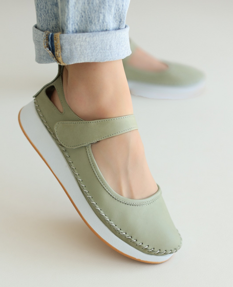 Farisia Women's Mint-Colored Leather Low-Cut Shoes