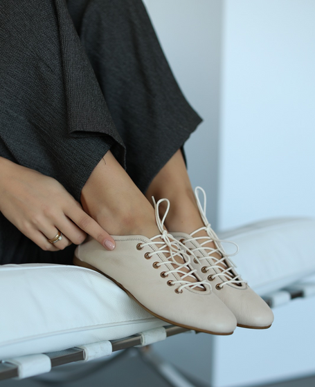 Kanvira Beige Leather Women's Low-Cut Shoes