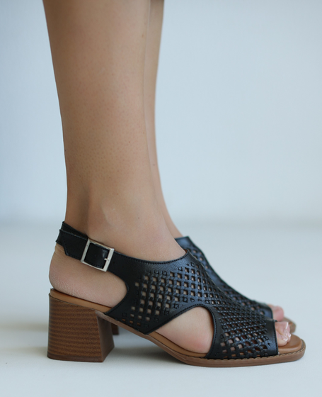 Darsina Women's Black Leather Sandals