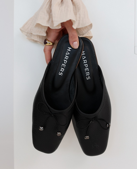 Kalsine Women's Black Leather Flip-Flops