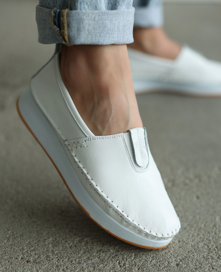 Lievara Women's White Leather Low-Cut Shoes