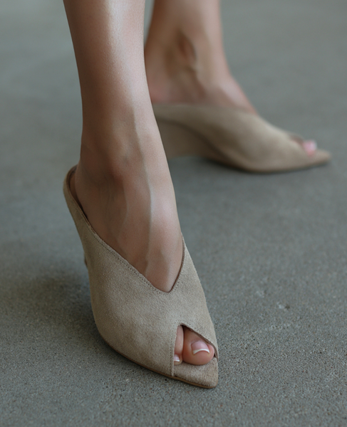 Krameti Beige Leather Women's Flip-Flops