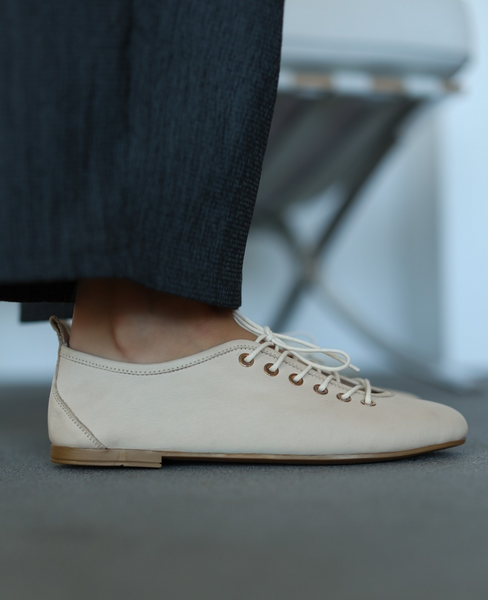 Kanvira Beige Leather Women's Low-Cut Shoes