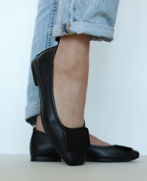 Savella Women's Black Leather Ballerina Flats