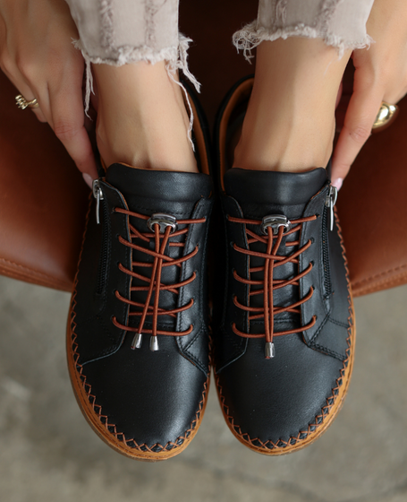 Agnetia Women's Black Leather Low-Cut Shoes