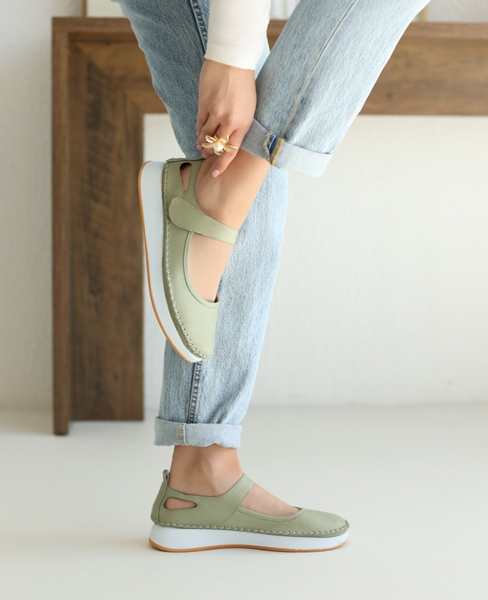 Farisia Women's Mint-Colored Leather Low-Cut Shoes