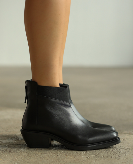 Amelvia Women's Black Leather Ankle Boots