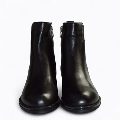 Noravia Women's Black Leather Ankle Boots