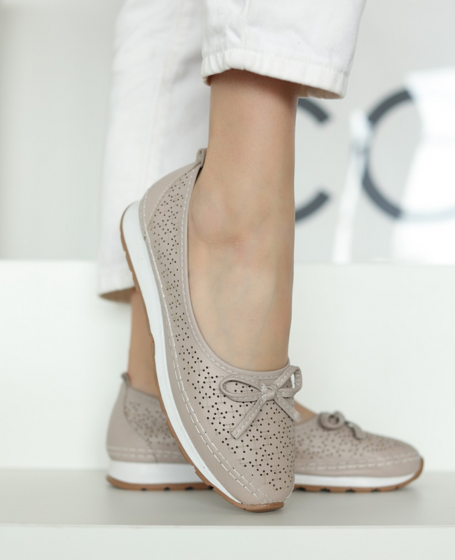 Arvella Beige Leather Women's Ballerina Flats