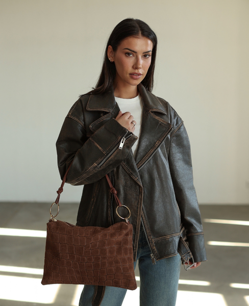 Honaria XL Cognac - leather messenger bag with crocodile-print pattern
