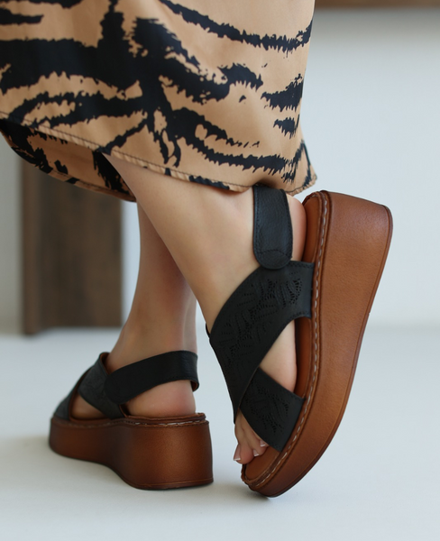 Elinira Women's Black Leather Sandals