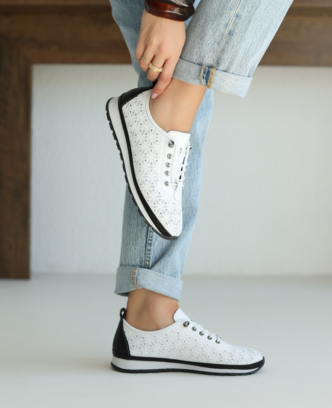 Amferia Women's White Leather Low-Top Shoes