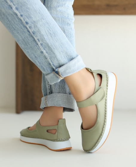 Farisia Women's Mint-Colored Leather Low-Cut Shoes