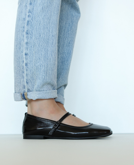 Irlinda Women's Black Leather Low-Cut Shoes