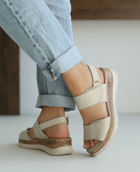 Tovelia Women's Gray Leather Sandals