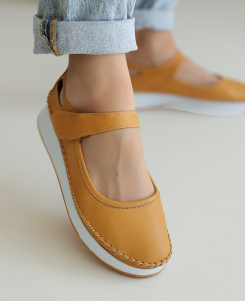 Farisia Women's Mustard-Colored Leather Low-Cut Shoes