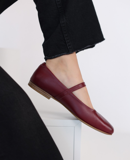 Kresida Women's Burgundy Leather Ballerina Flats