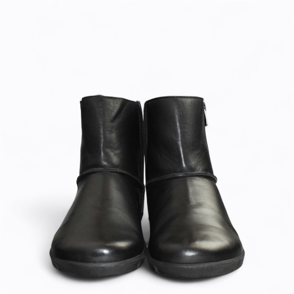 Thaliva Women's Black Leather Barefoot Boots