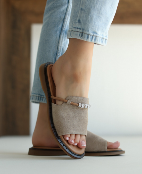 Branith Women's Gray Leather Flip-Flops