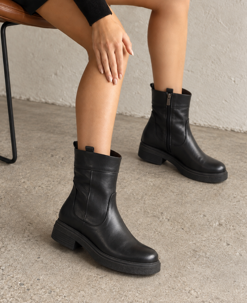 Vilanna Women's Black Leather Boots
