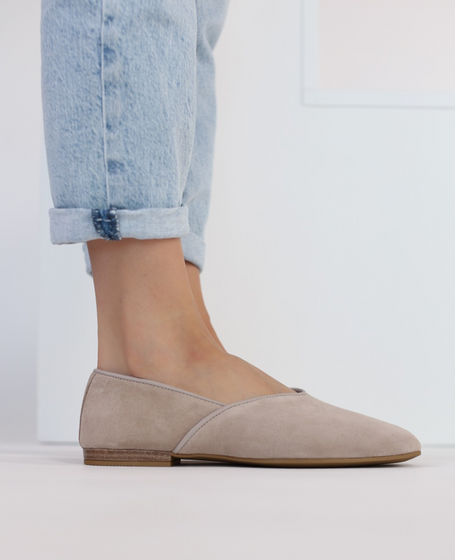 Ovelkia Women's Gray Leather Ballerina Flats