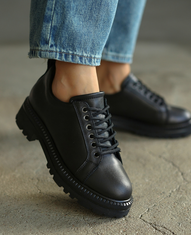 Ursenia Women's Black Leather Low-Cut Shoes