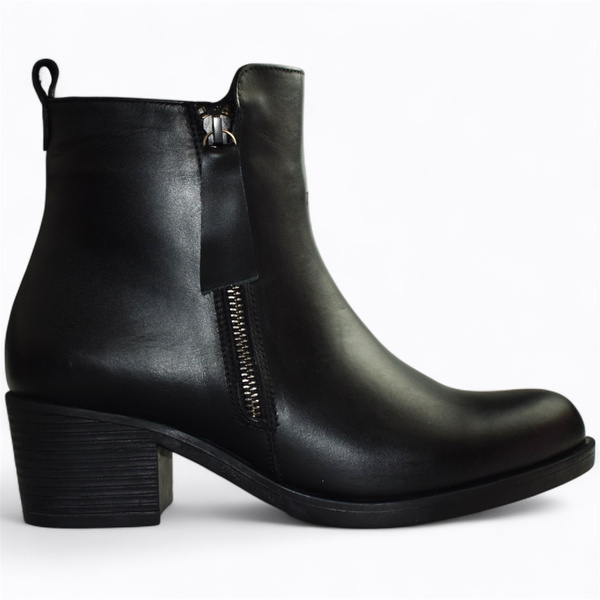 Doralin Women's Black Leather Ankle Boots