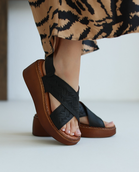 Elinira Women's Black Leather Sandals
