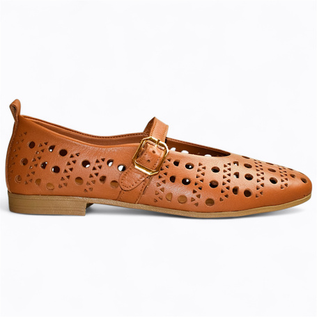 RED WOMEN'S LOW-TOP SHOES LIKE THESE