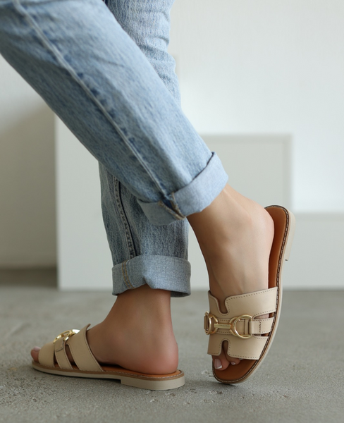 Phaelin Beige Leather Women's Flip-Flops