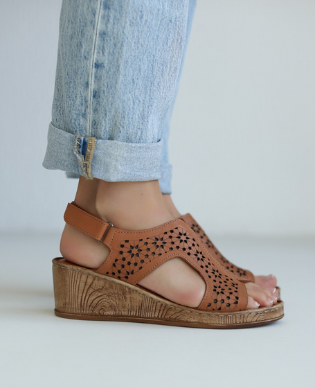 Lumiria Women's Red Leather Sandals