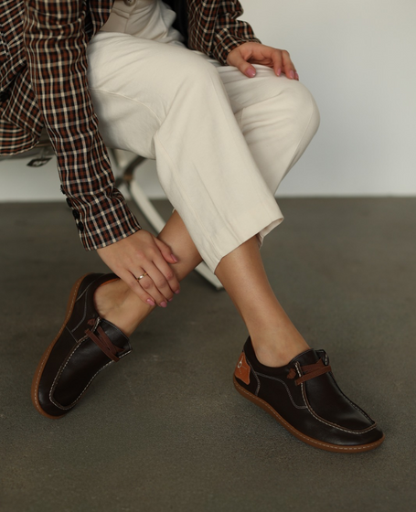 Canelia Women's Leather Chocolate-Colored Barefoot Low-Top Shoes