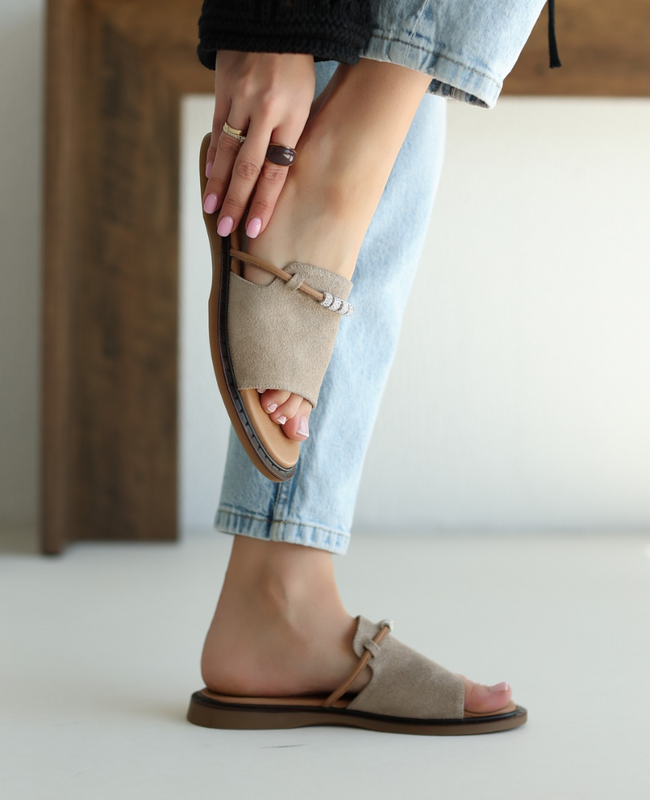 Branith Women's Gray Leather Flip-Flops