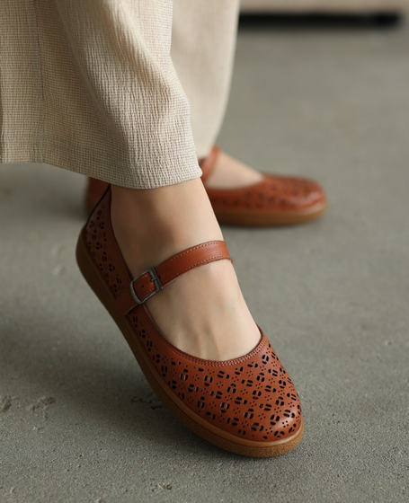 Kalindi Women's Red Leather Low-Cut Shoes