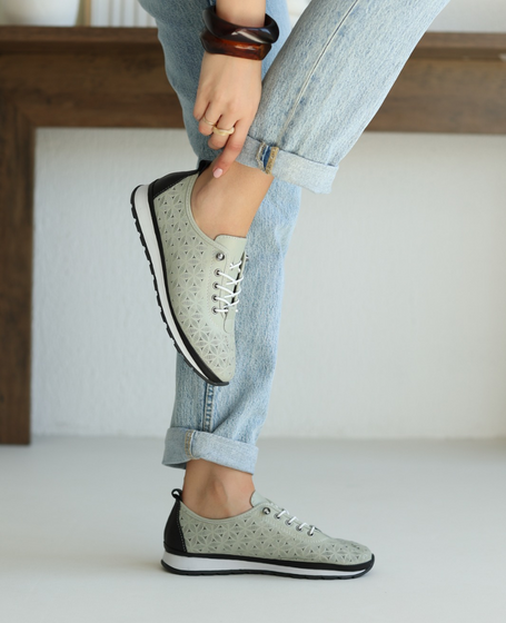 Amferia Women's Mint-Colored Leather Low-Cut Shoes