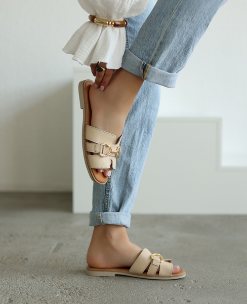 Phaelin Beige Leather Women's Flip-Flops