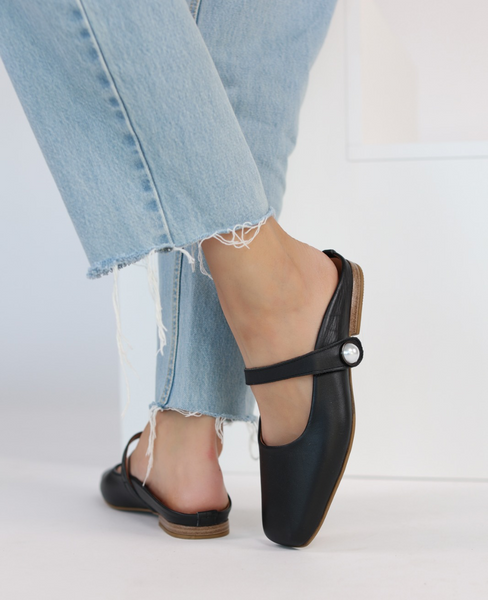Cirsena Women's Black Leather Flip-Flops