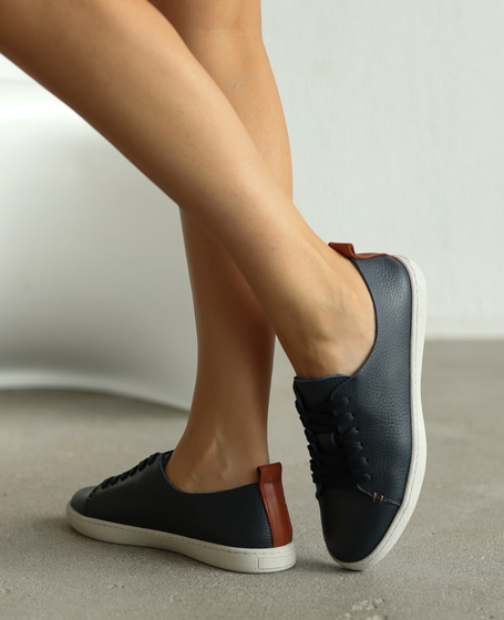 Bellora Women's Navy Blue Leather Low-Top Shoes