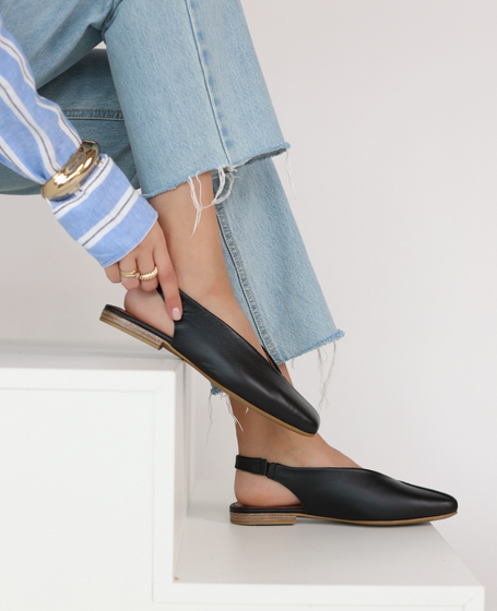 Hanessa Women's Black Leather Sandals