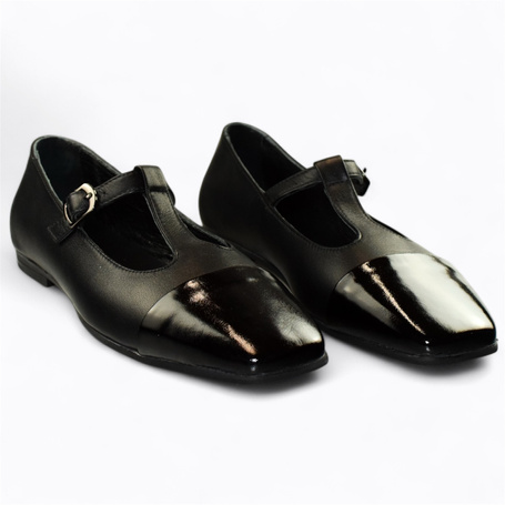 Aselina Women's Black Leather Low-Cut Shoes