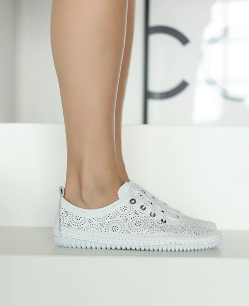Cavelia Women's White Leather Low-Top Shoes